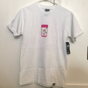 Men’s broken promises zumiez graphic shirt. Size is men’s US SMALL